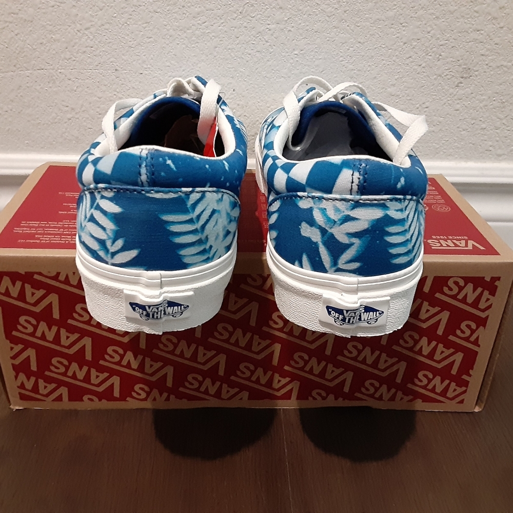 Vans - Picture 2 of 5